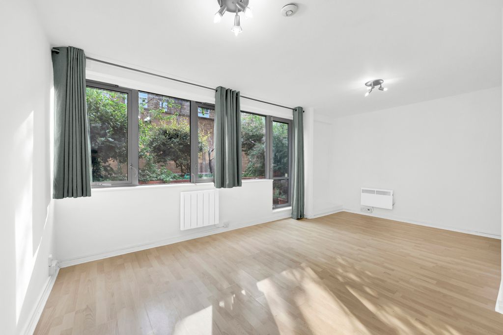 Property photo 3 of 16 Picture No. 23