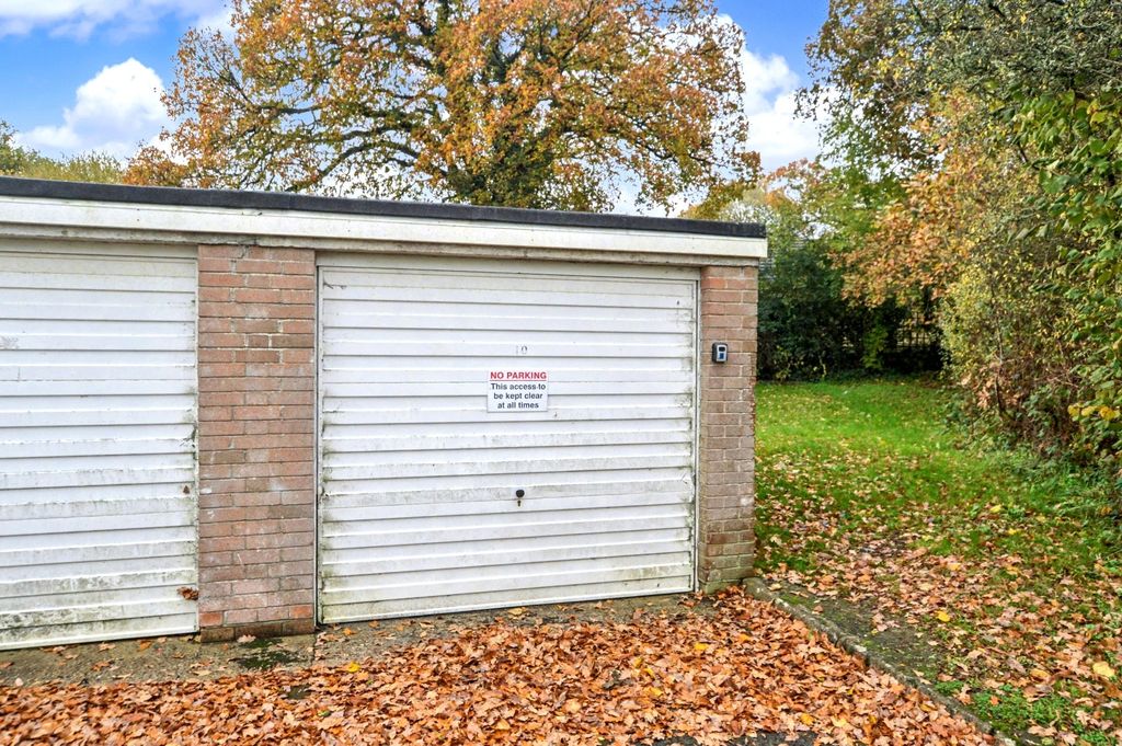 Property photo 1 of 2 Garage External