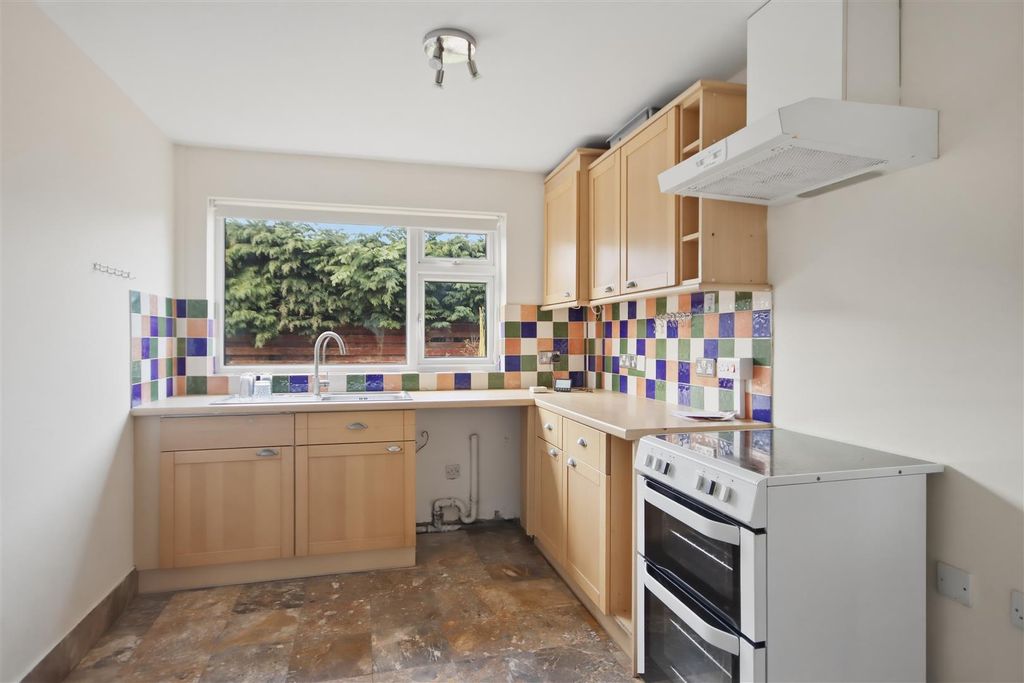 Property photo 3 of 12 Kitchen