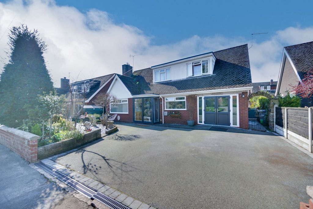 Property photo 1 of 28