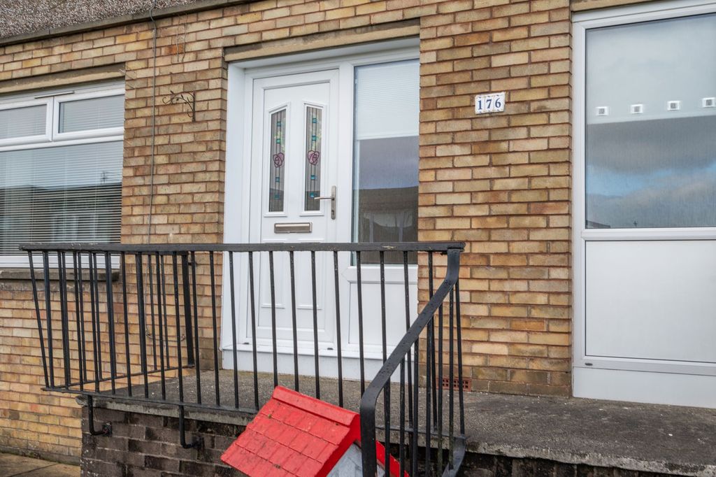 Property photo 2 of 27