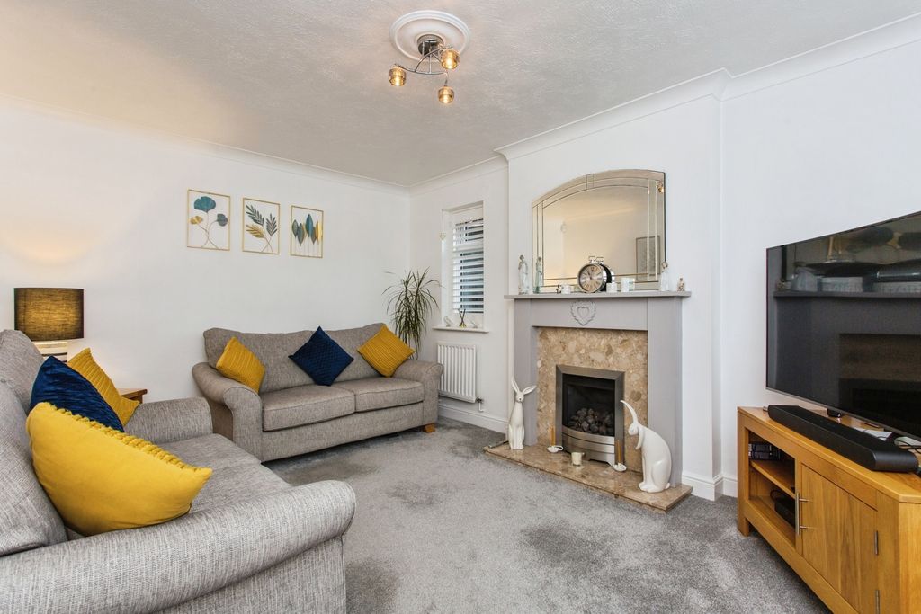 Property photo 2 of 20 Lounge