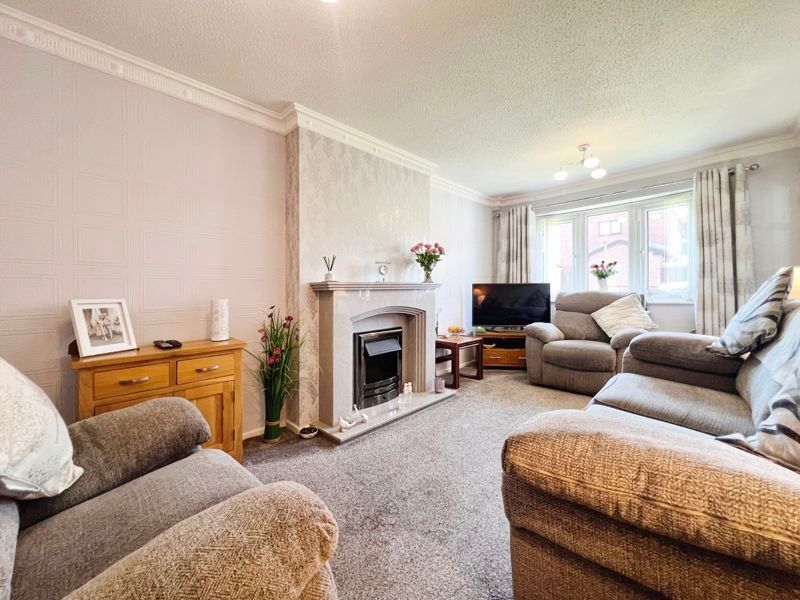 Property photo 2 of 18 Lounge