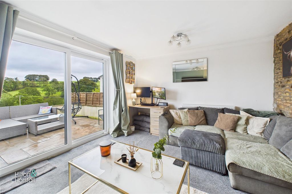 Property photo 3 of 14 Hollin Hall