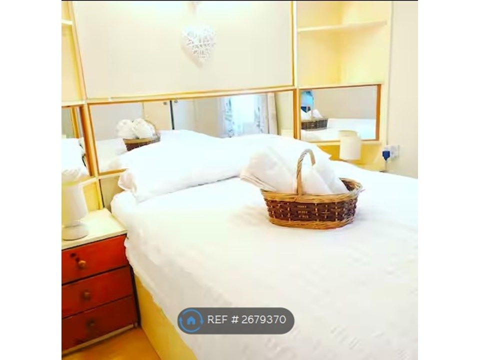 Property photo 2 of 10 Double Bedroom