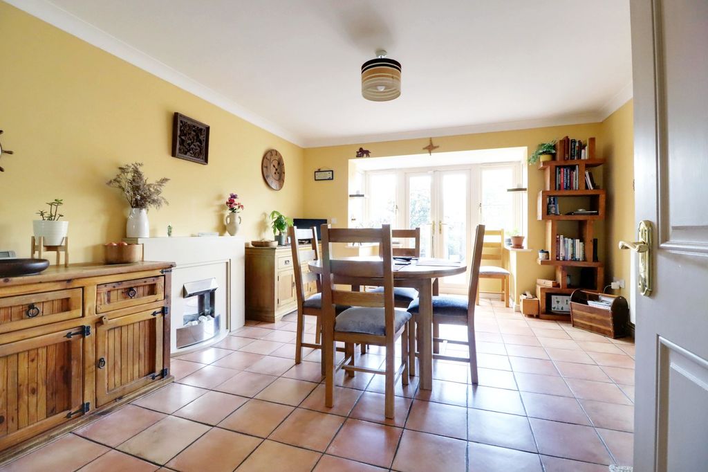Property photo 2 of 23