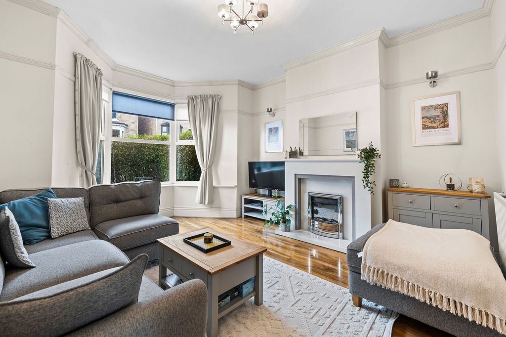 Property photo 2 of 28