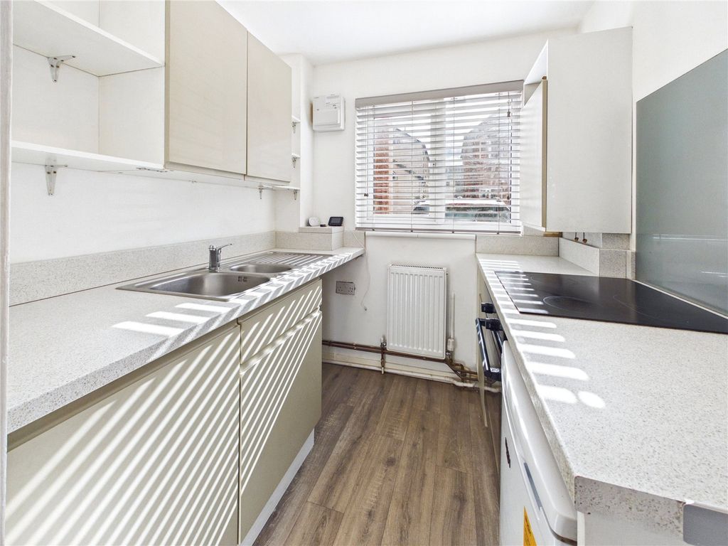 Property photo 3 of 8 Kitchen