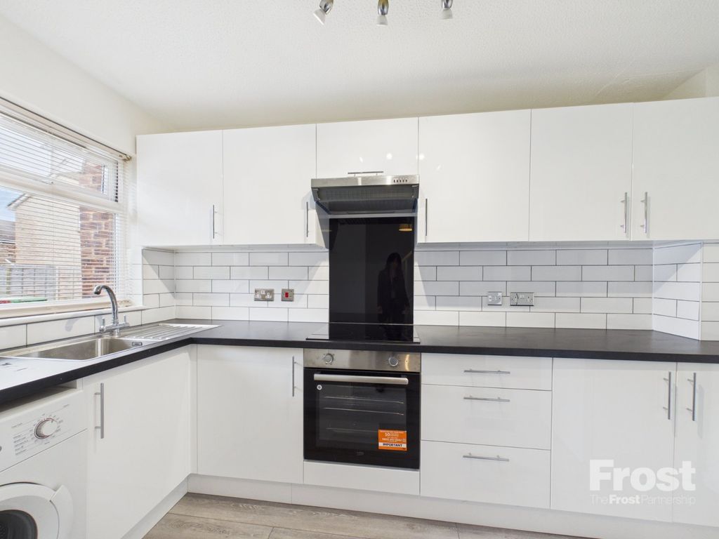 Property photo 1 of 10 Kitchen
