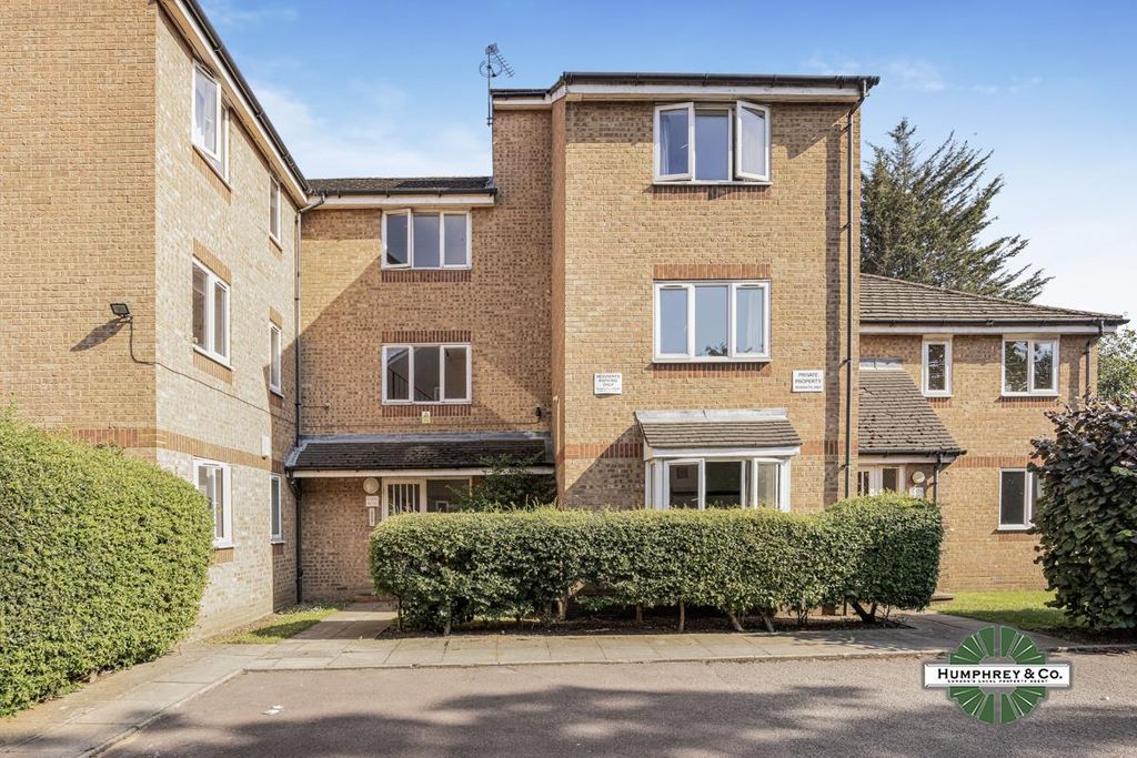 Property photo 1 of 11 Greenacre Gardens (12).Jpg