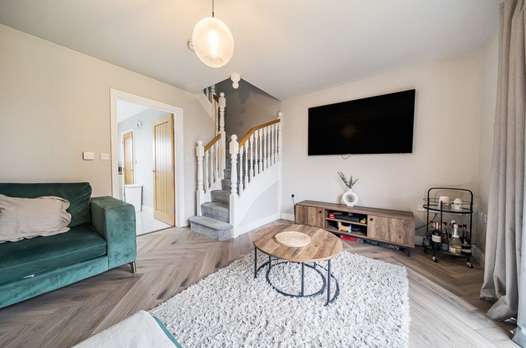 Property photo 2 of 23 1410303-8-698F16c62d57c