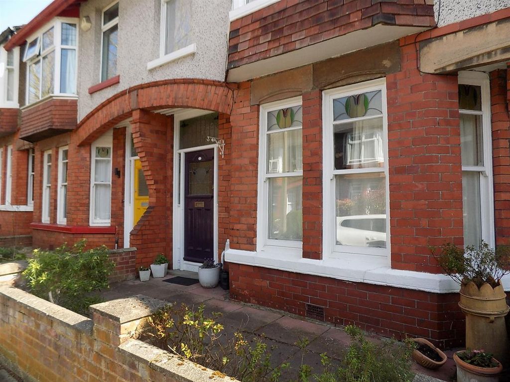 Property photo 2 of 27