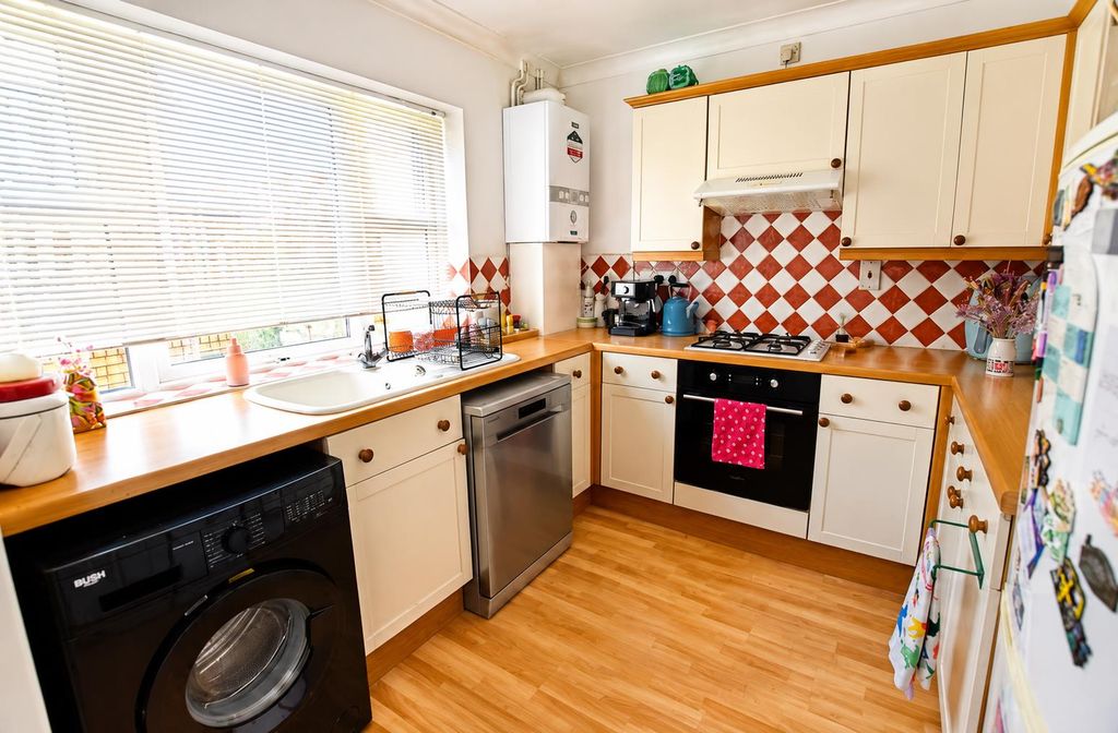 Property photo 3 of 10 Kitchen.Jpg