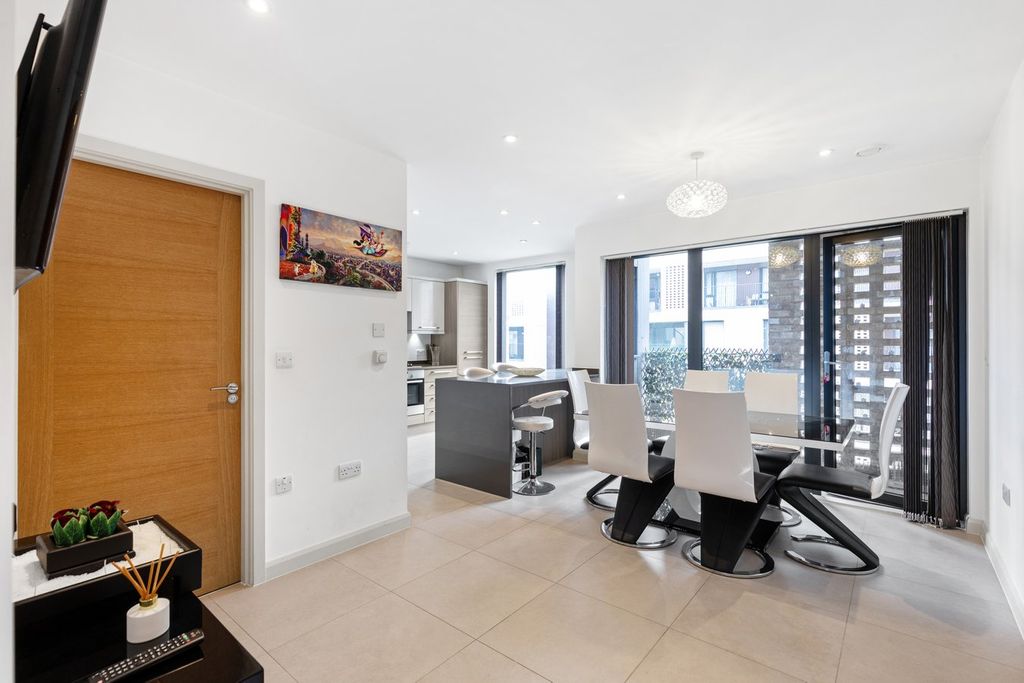 Property photo 2 of 22