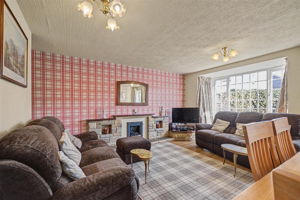 Property photo 2 of 22 Lounge_1.Jpeg