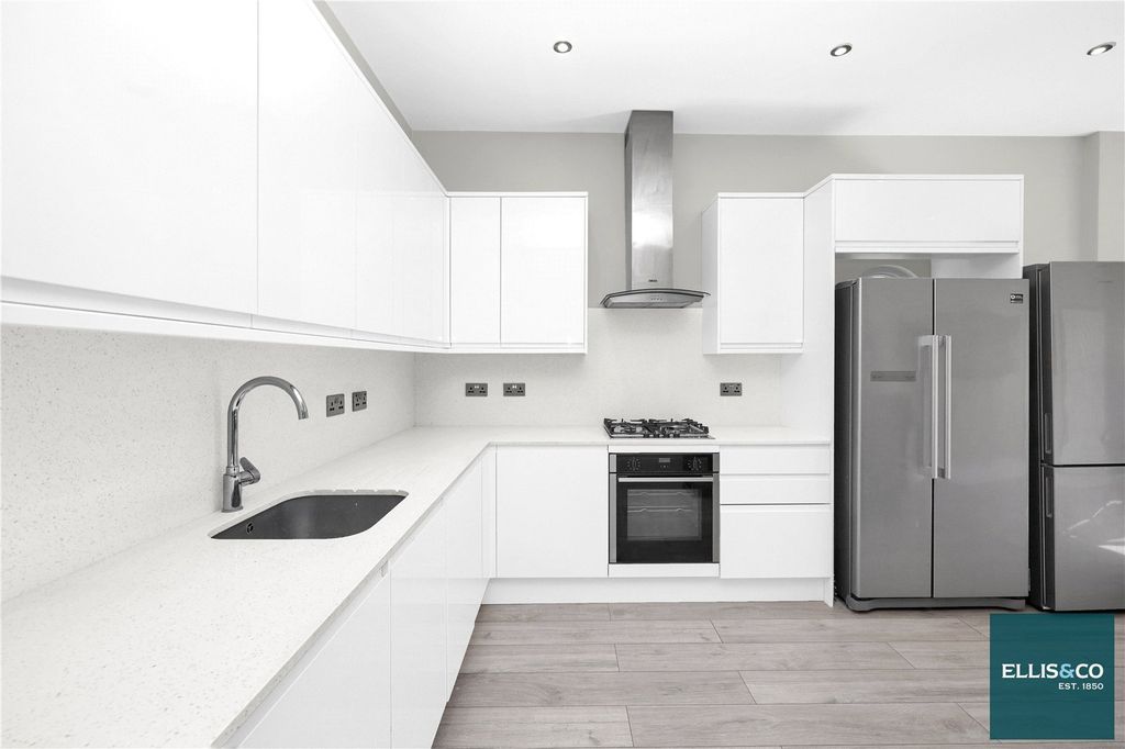 Property photo 3 of 28 Picture No. 18