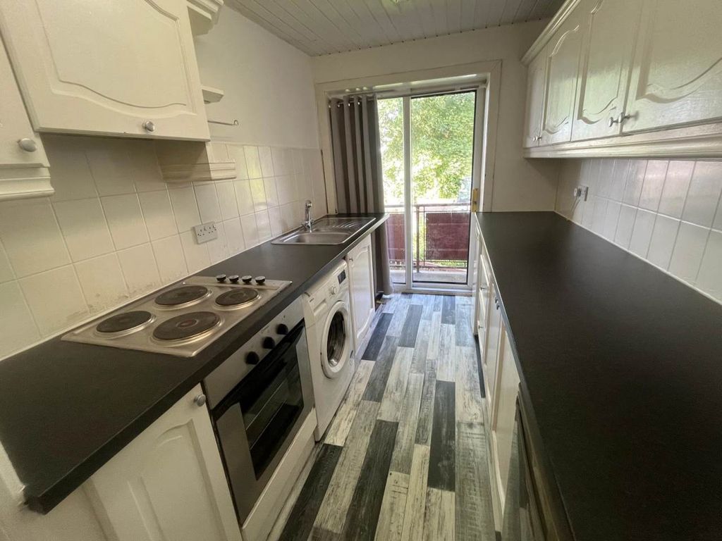 Property photo 3 of 7 Kitchen