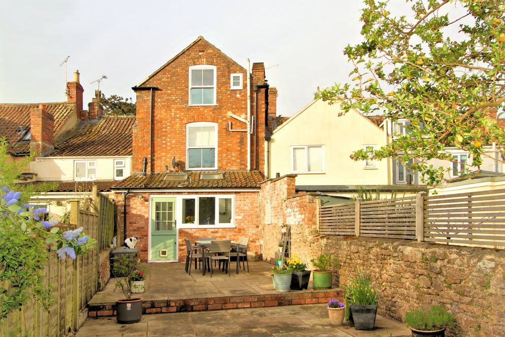 Property photo 2 of 24