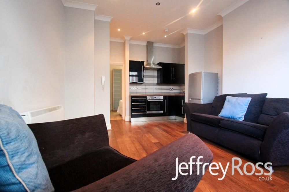 Property photo 1 of 6 Penylan Road Lounge.Jpg