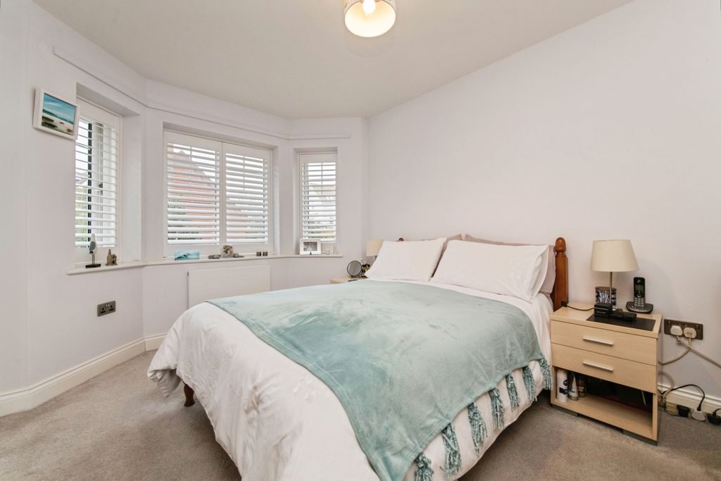 Property photo 2 of 17 Photo