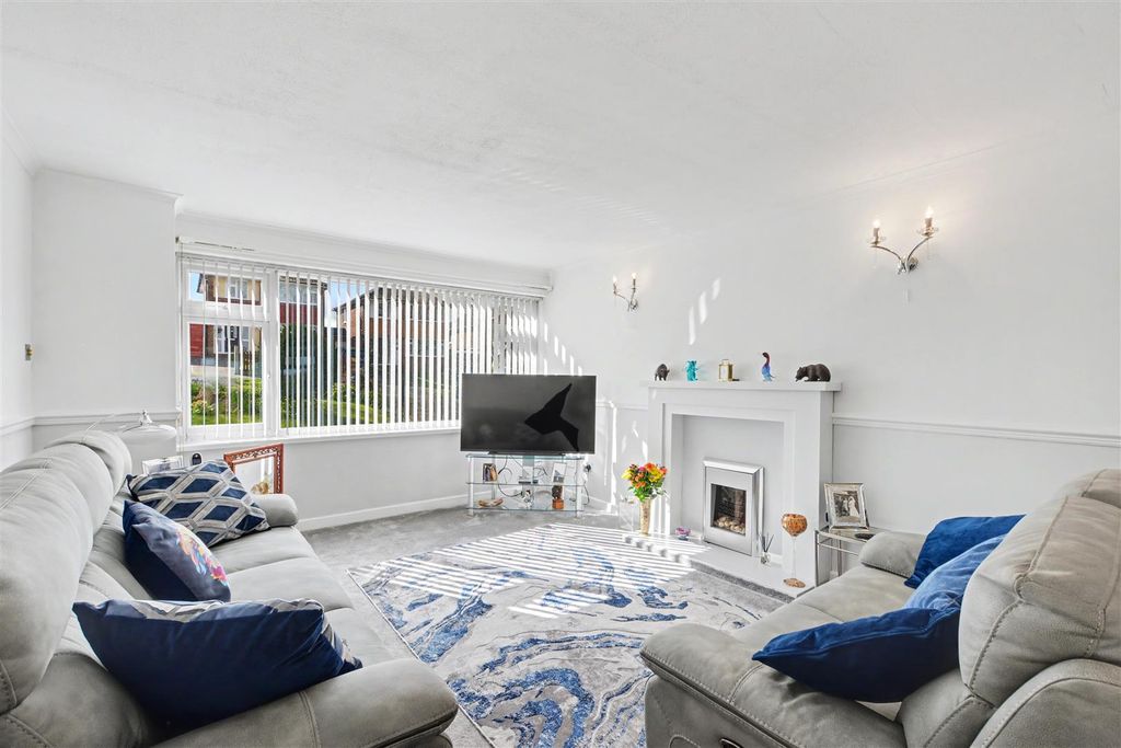 Property photo 2 of 18 Lounge_3.Jpeg