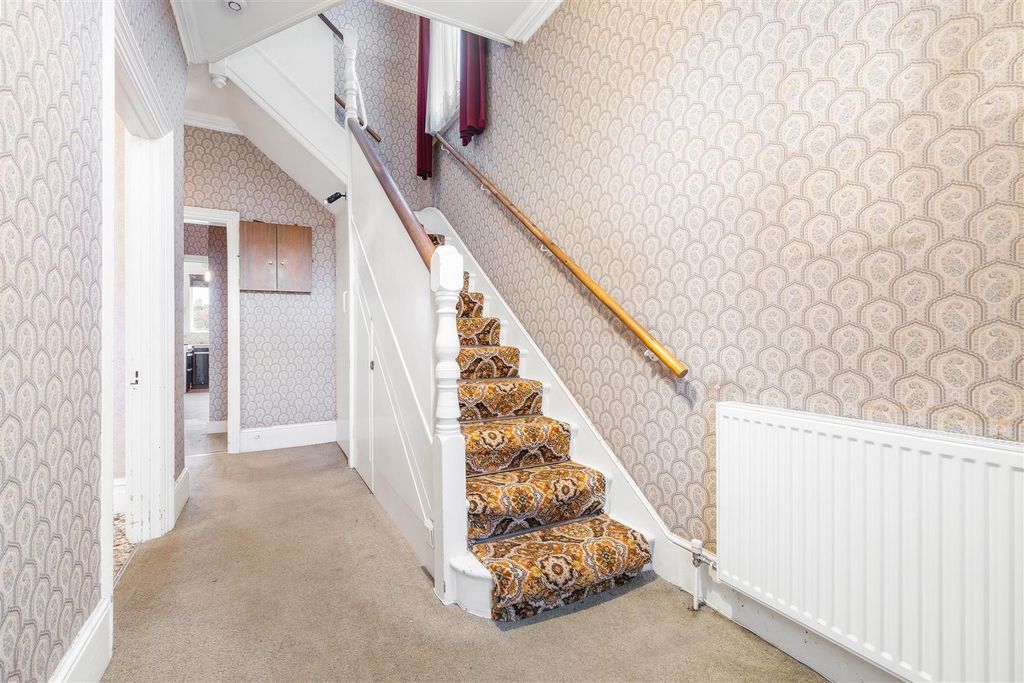 Property photo 2 of 15 Reddons Road-8.Jpg