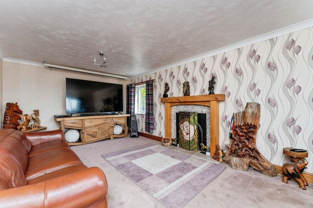 Property photo 2 of 36