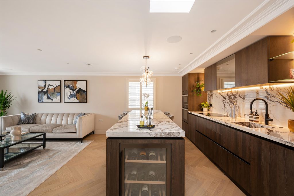 Property photo 3 of 16 Image