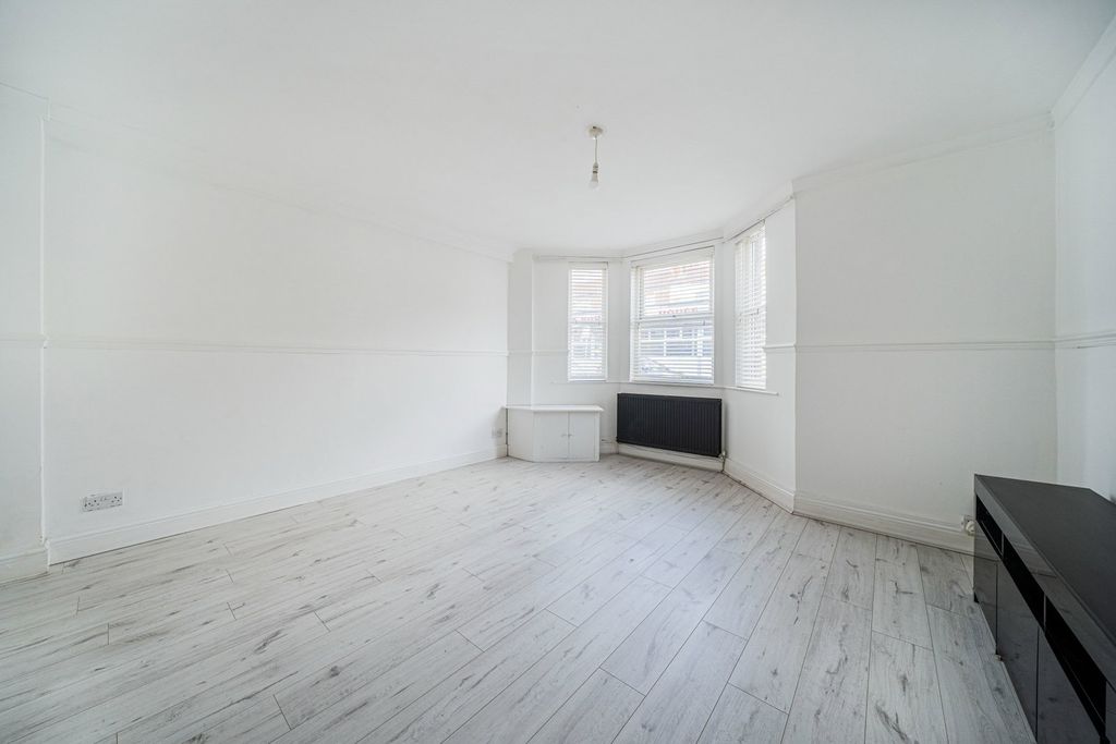 Property photo 3 of 32