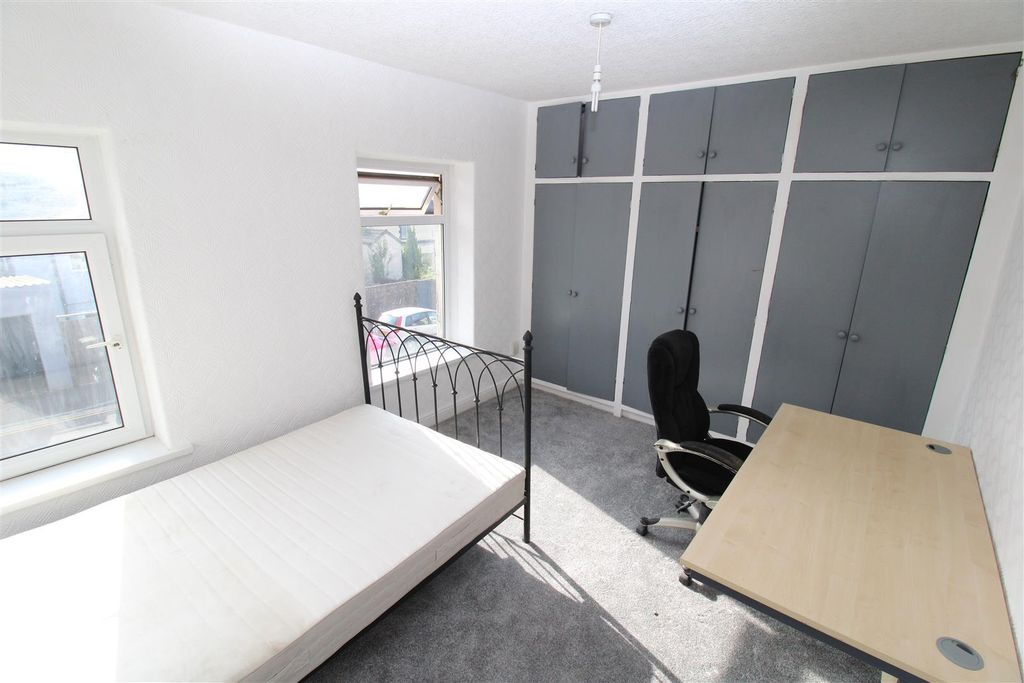 Property photo 3 of 4