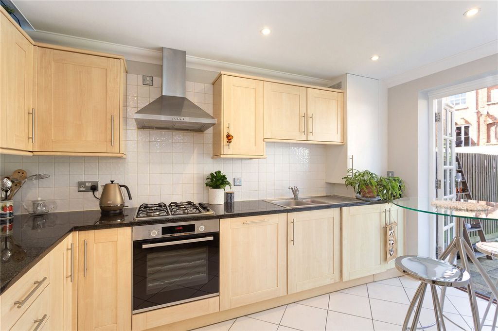 Property photo 2 of 11 Kitchen