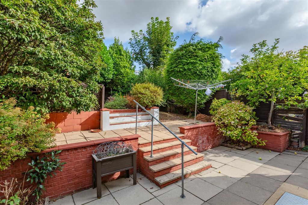 Property photo 3 of 15 Garden