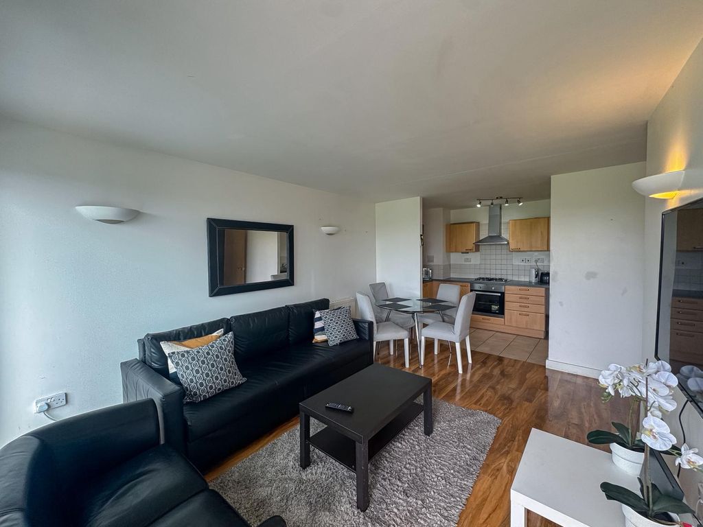 Property photo 1 of 19 2 Bed Flats To Rent Tideslea Path, London Se28