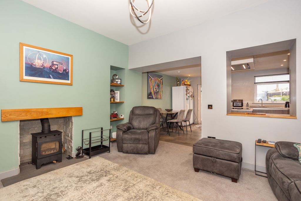 Property photo 3 of 33 Living Room
