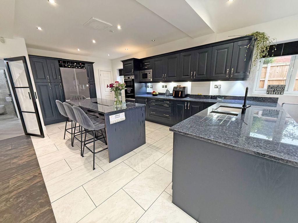 Property photo 3 of 38