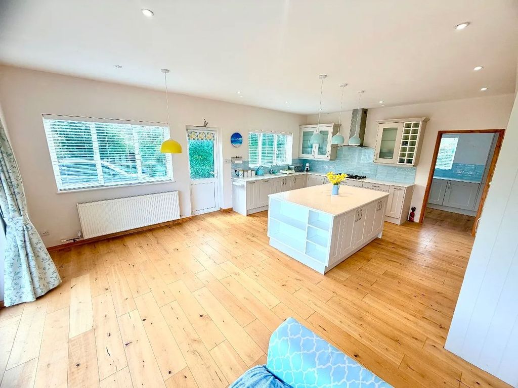 Property photo 3 of 60