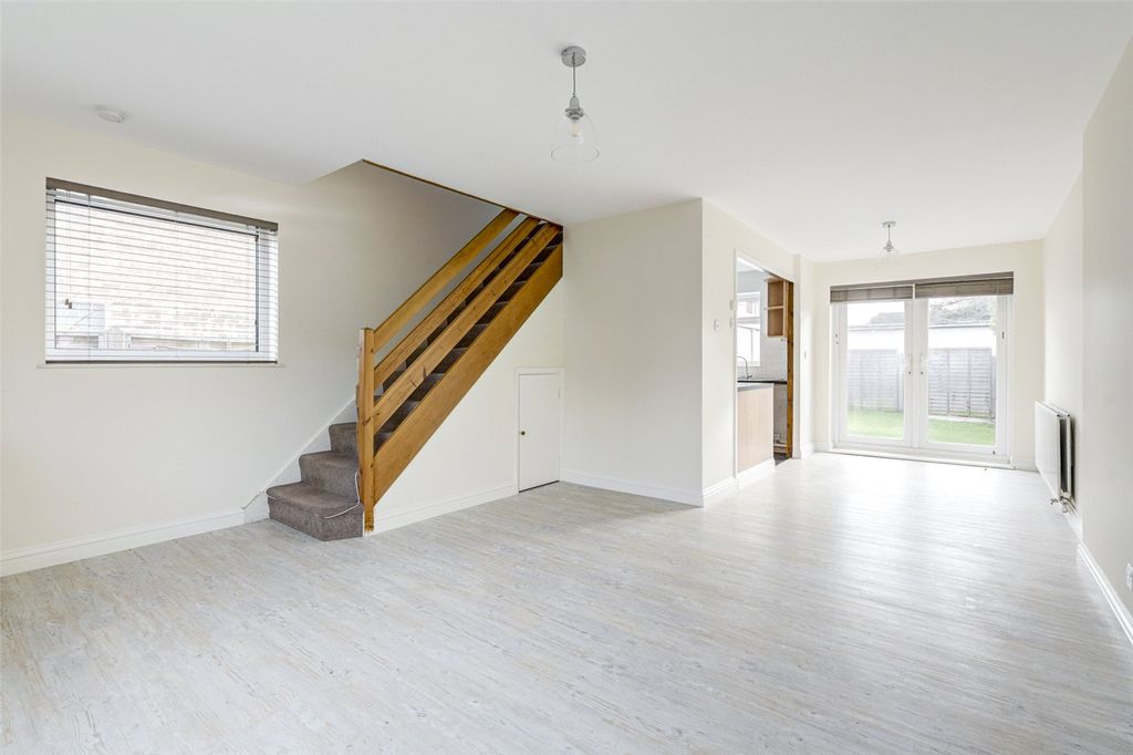 Property photo 2 of 18 Picture No. 23