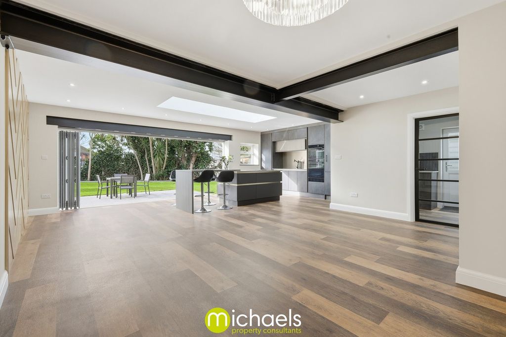 Property photo 3 of 43