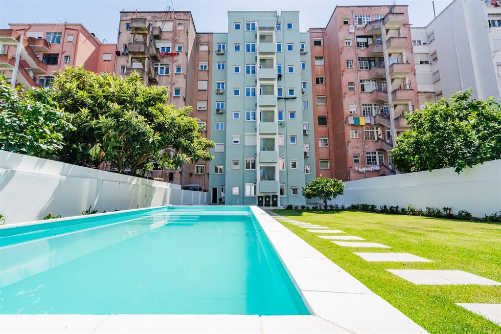 Property photo 1 of 36 Exclusive T2+1 Apartment With Pool In Penha De França | Lisbon