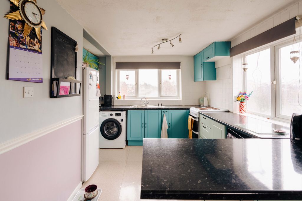 Property photo 2 of 12 9