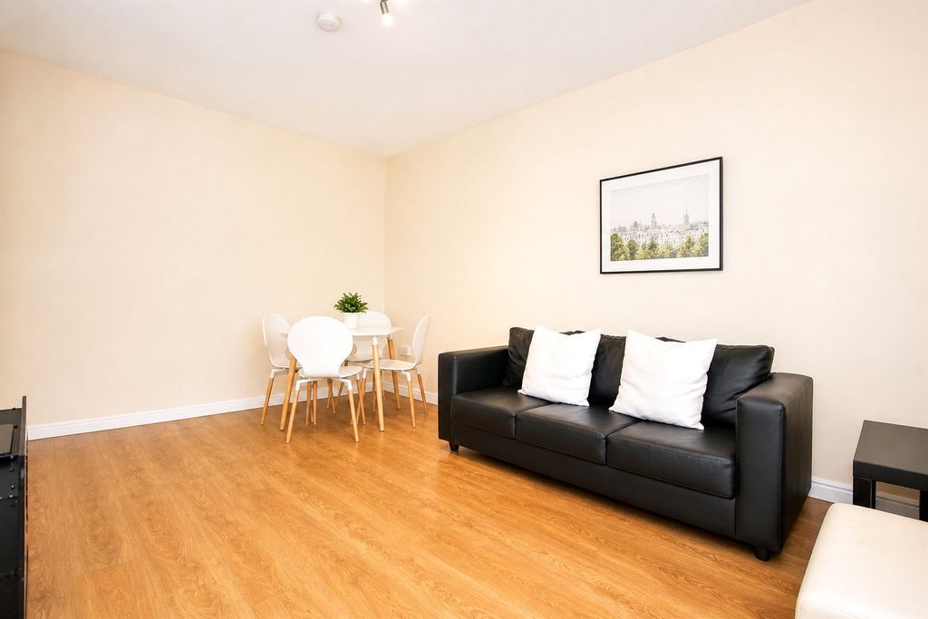 Property photo 2 of 9 Picture No. 49