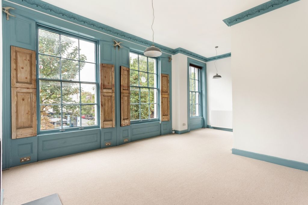Property photo 3 of 10 Liverpool Road