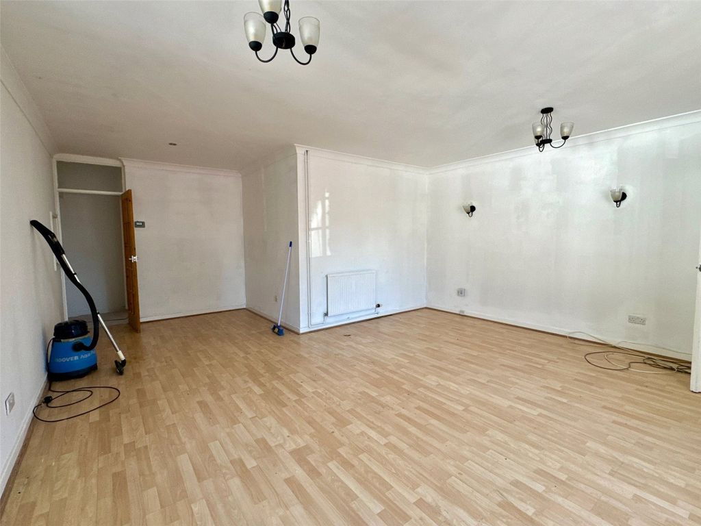 Property photo 3 of 8 Picture No. 06