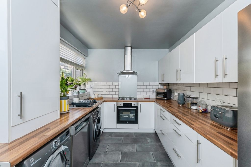 Property photo 2 of 28 Pbox-Img.Jpg