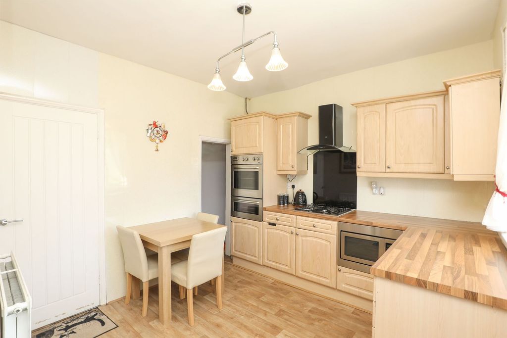 Property photo 2 of 23