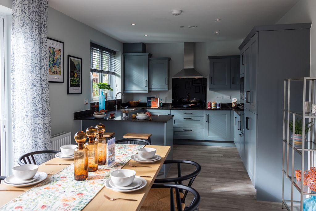 Property photo 3 of 9 Seymour-17 Aspen