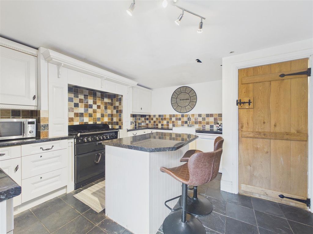 Property photo 2 of 17 Cam01407G0-Pr0143-Still008.Jpg