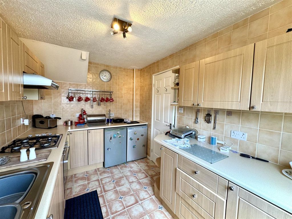 Property photo 3 of 15 Kitchen