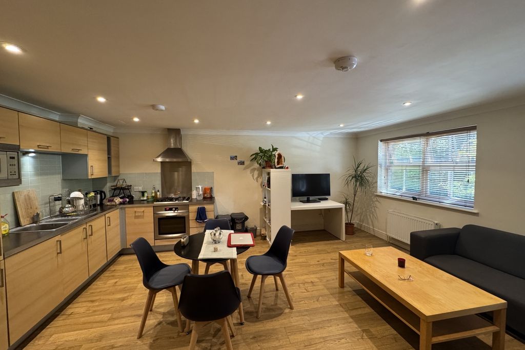 Property photo 3 of 7 Kitchen-Lounge