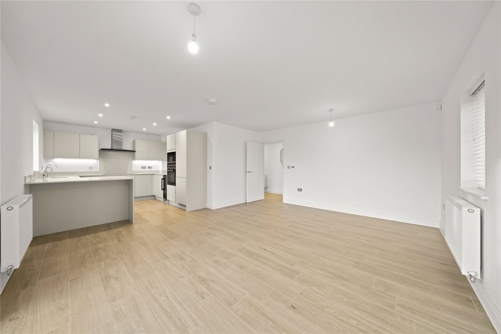 Property photo 2 of 12 Reception/Kitchen